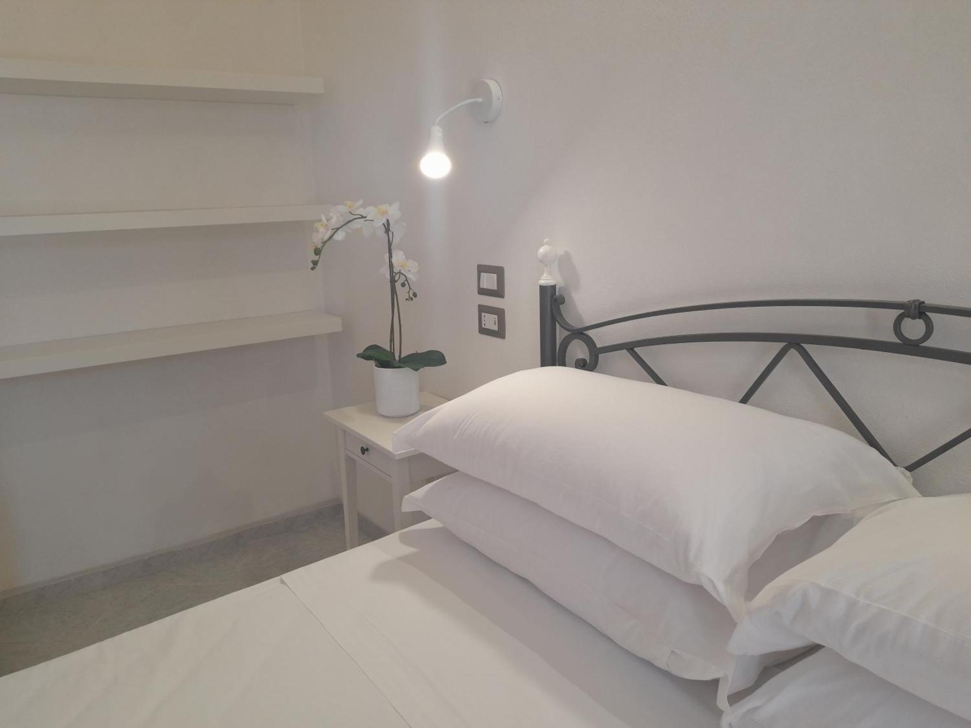بروسيدا Mezza Torre B&B الغرفة الصورة